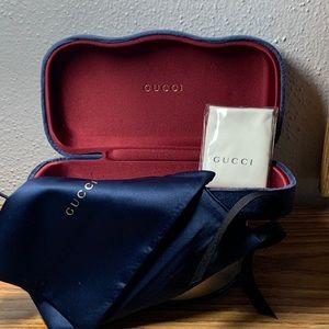 Large Gucci sunglass case blue velvet & silky bag